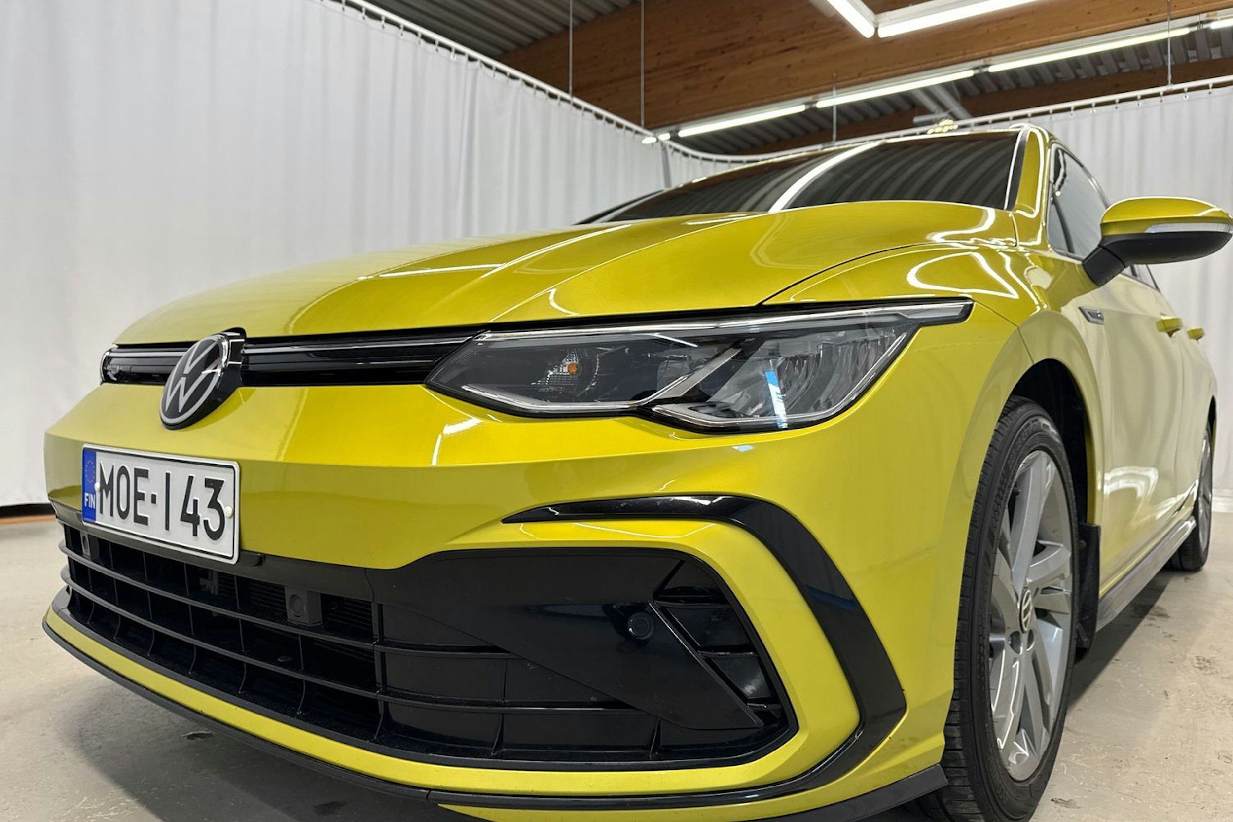 keltainen Volkswagen Golf 2022 kuva 40.