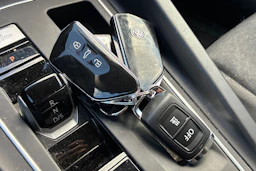 harmaa Volkswagen Golf 2022 kuva 4.