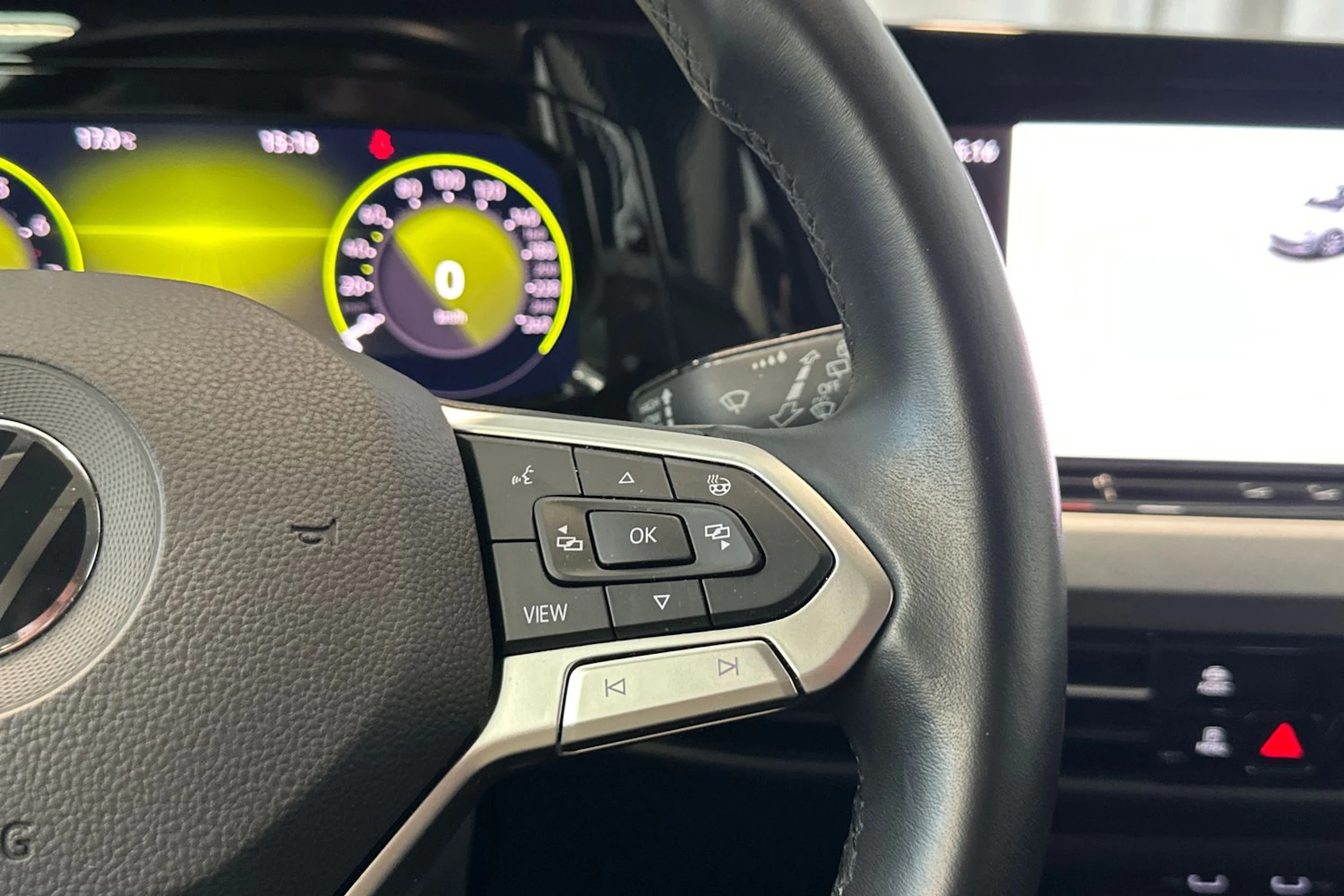 musta Volkswagen Golf 2022 kuva 14.