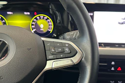 musta Volkswagen Golf 2022 kuva 14.