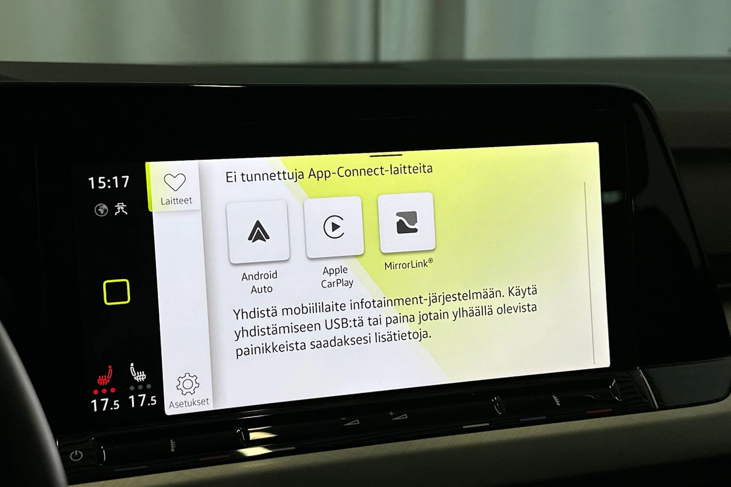 musta Volkswagen Golf 2022 kuva 16.