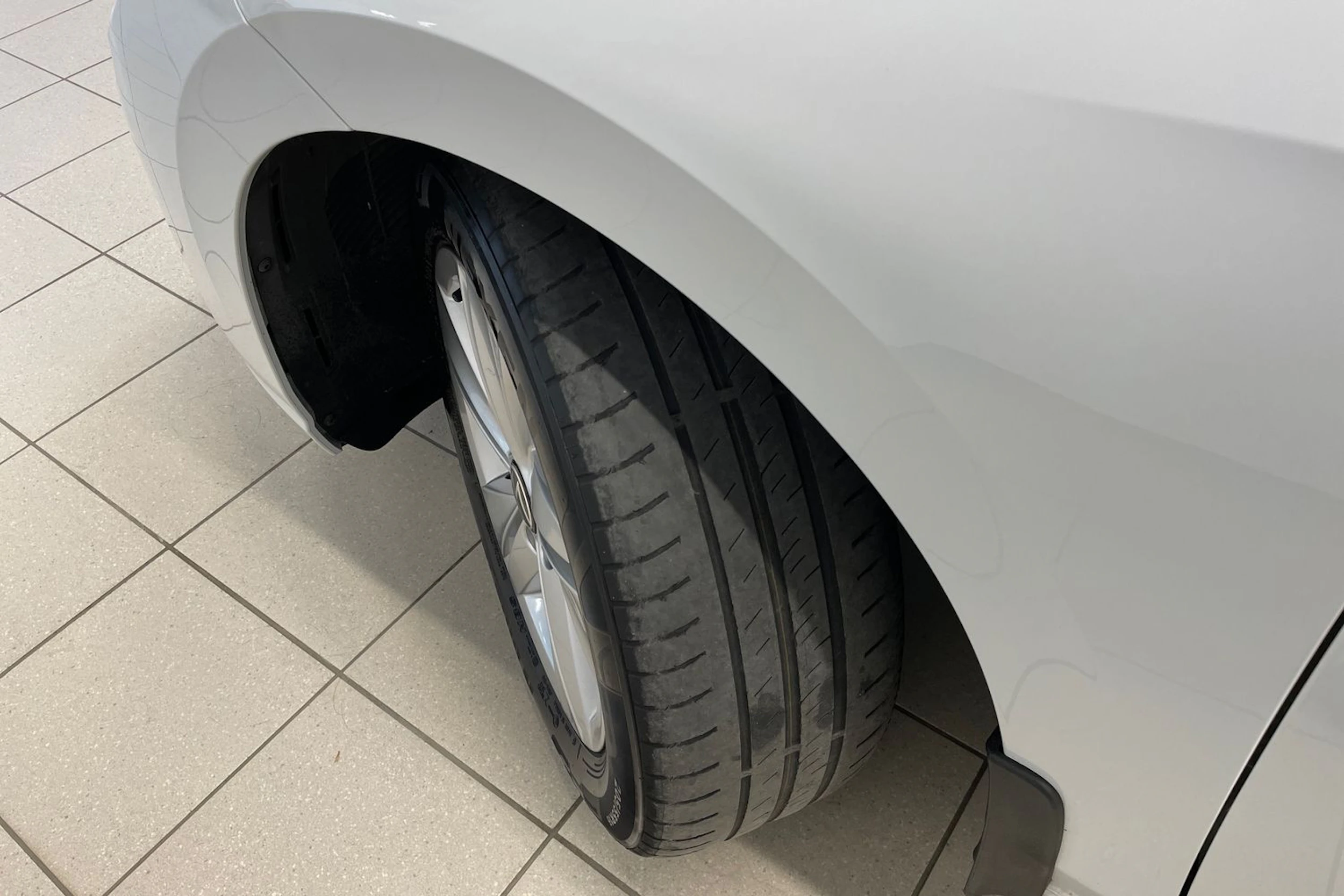 Valkoinen Volkswagen GOLF 2023 kuva 13.
