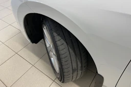 Valkoinen Volkswagen GOLF 2023 kuva 13.