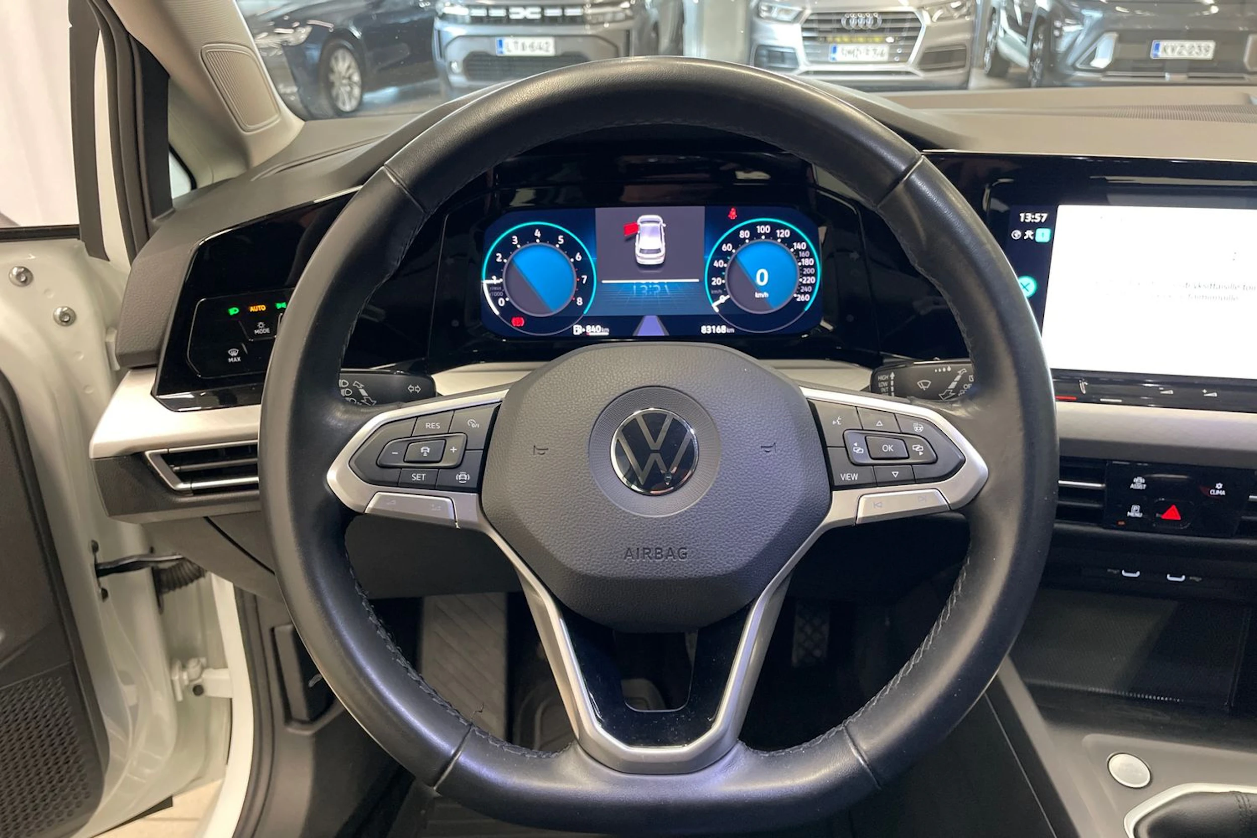 Valkoinen Volkswagen GOLF 2023 kuva 15.