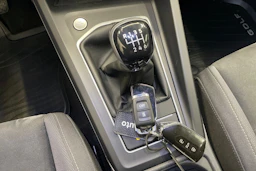 Valkoinen Volkswagen GOLF 2023 kuva 18.
