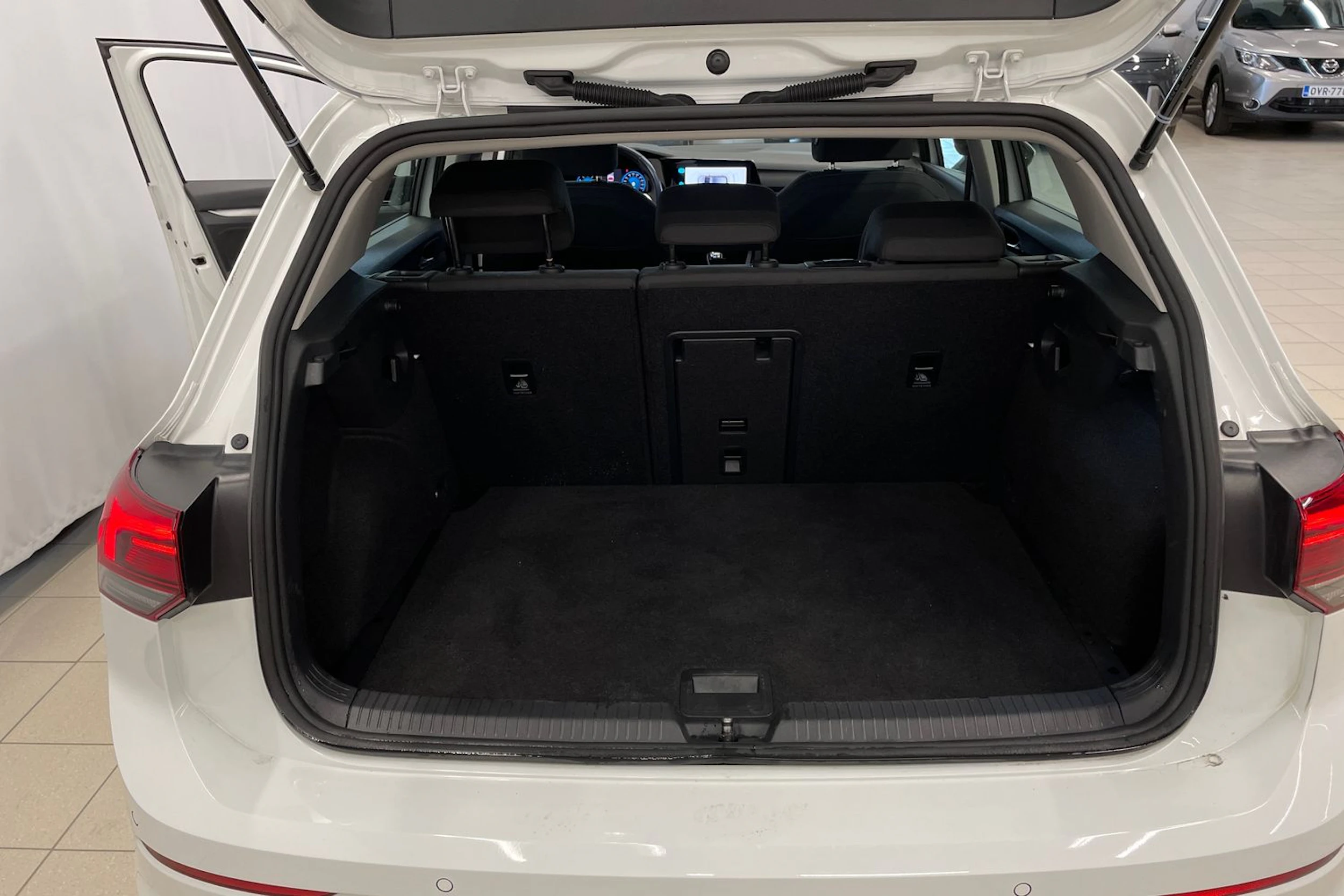 Valkoinen Volkswagen GOLF 2023 kuva 21.