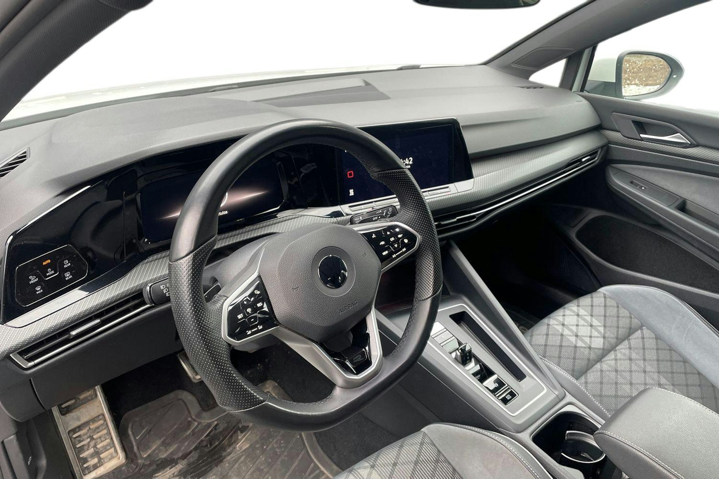 valkoinen Volkswagen Golf 2022 kuva 3.