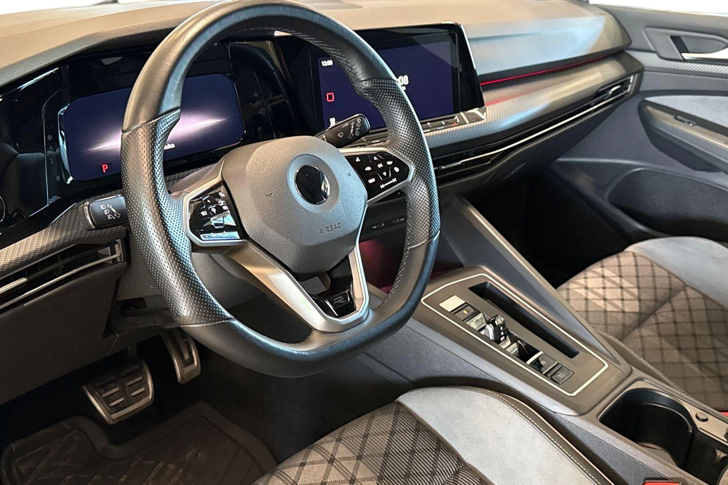 valkoinen Volkswagen Golf 2022 kuva 6.