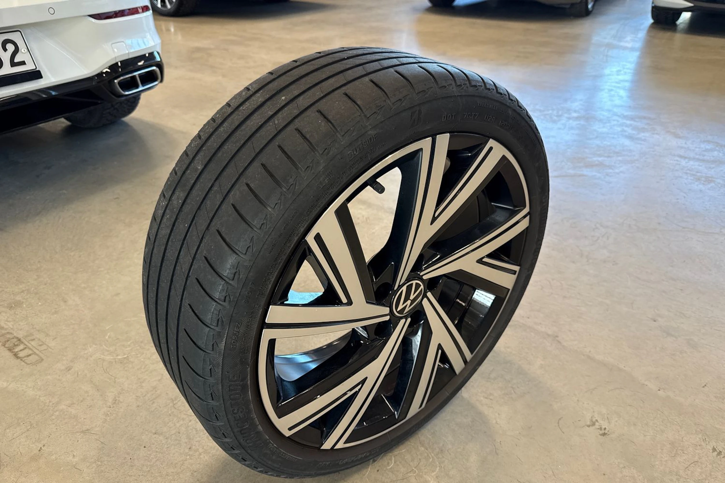 valkoinen Volkswagen Golf 2022 kuva 12.