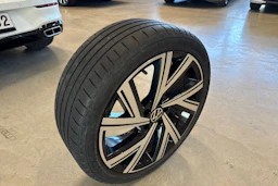 valkoinen Volkswagen Golf 2022 kuva 12.