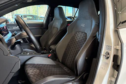 valkoinen Volkswagen Golf 2022 kuva 13.