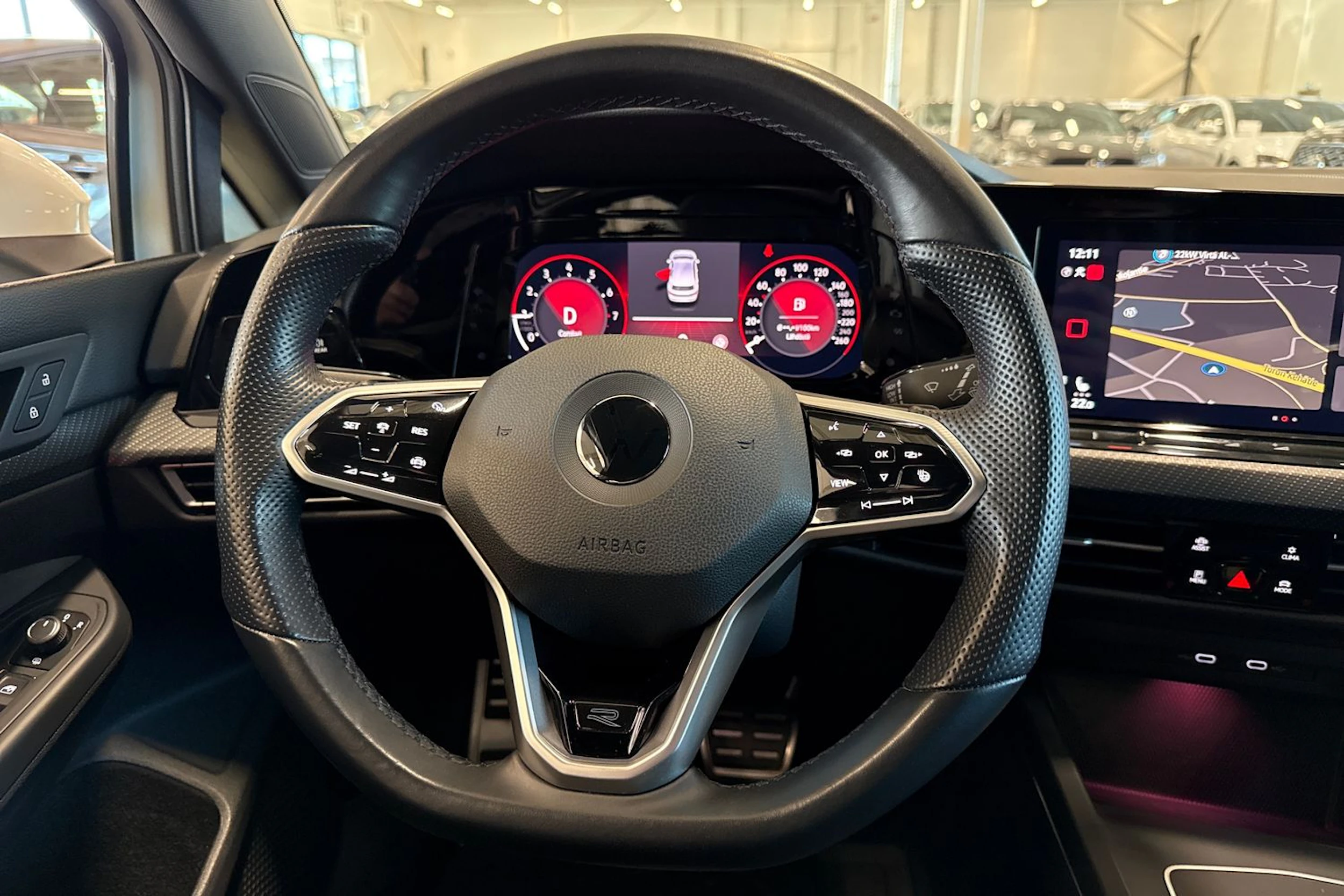 valkoinen Volkswagen Golf 2022 kuva 14.