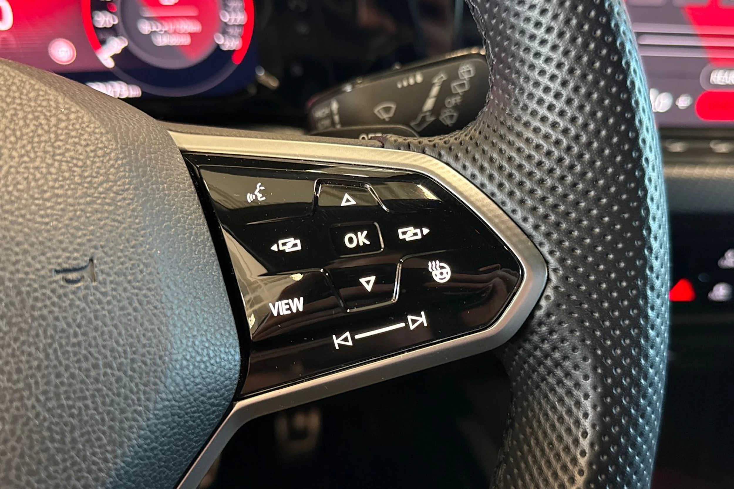 valkoinen Volkswagen Golf 2022 kuva 16.