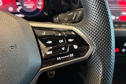 valkoinen Volkswagen Golf 2022 kuva 16.