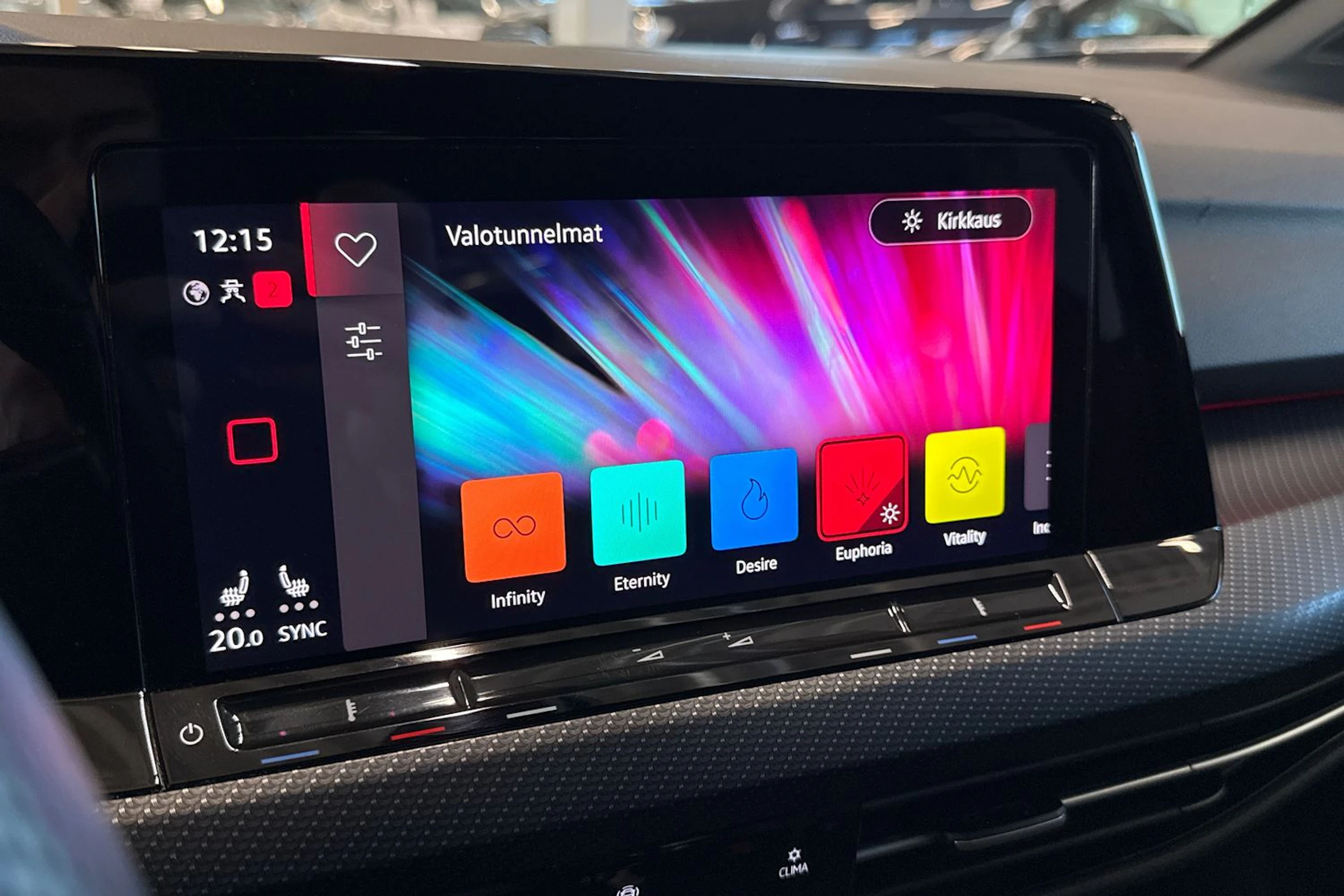 valkoinen Volkswagen Golf 2022 kuva 24.