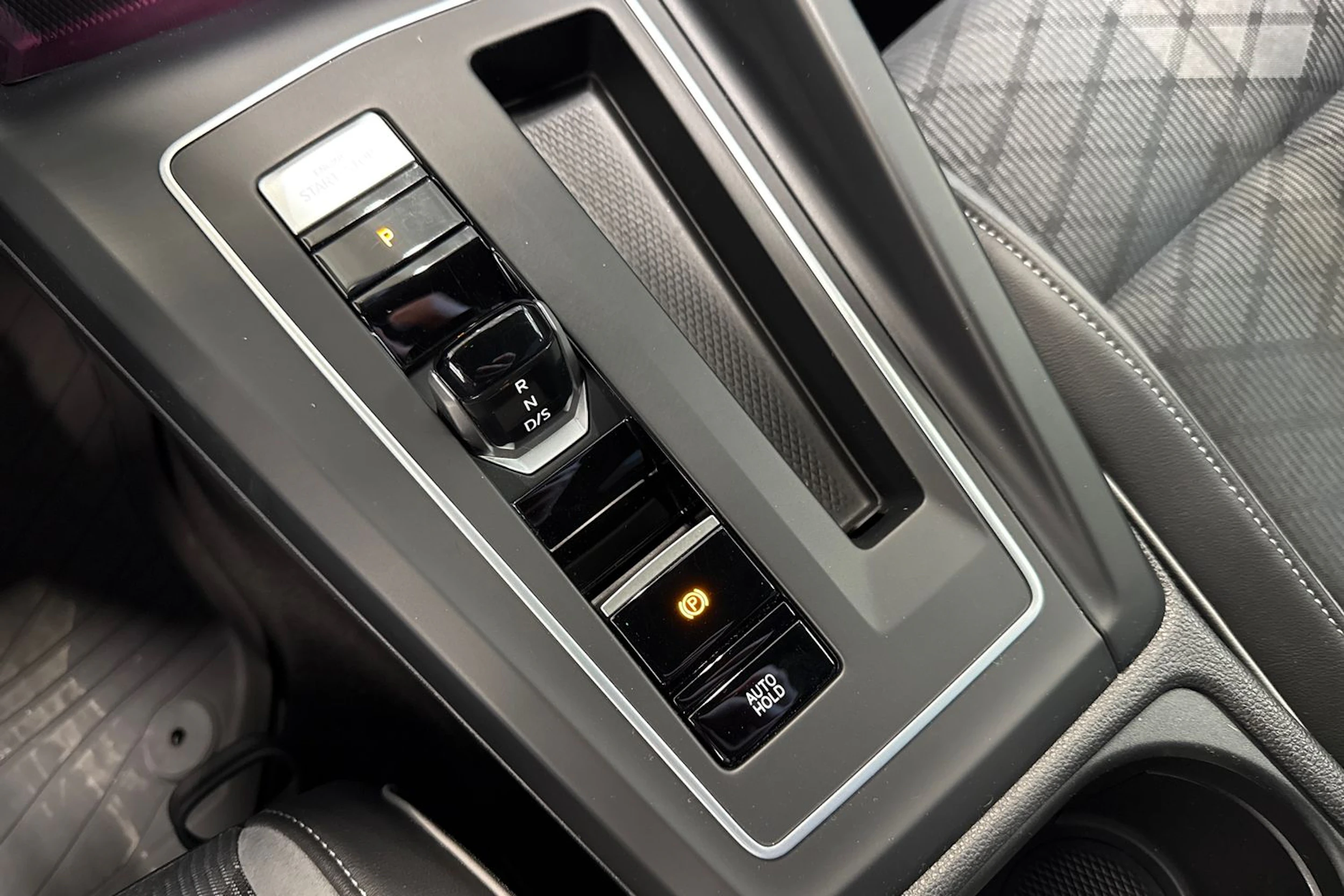 valkoinen Volkswagen Golf 2022 kuva 25.