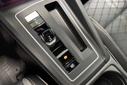 valkoinen Volkswagen Golf 2022 kuva 25.