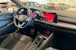 valkoinen Volkswagen Golf 2022 kuva 26.