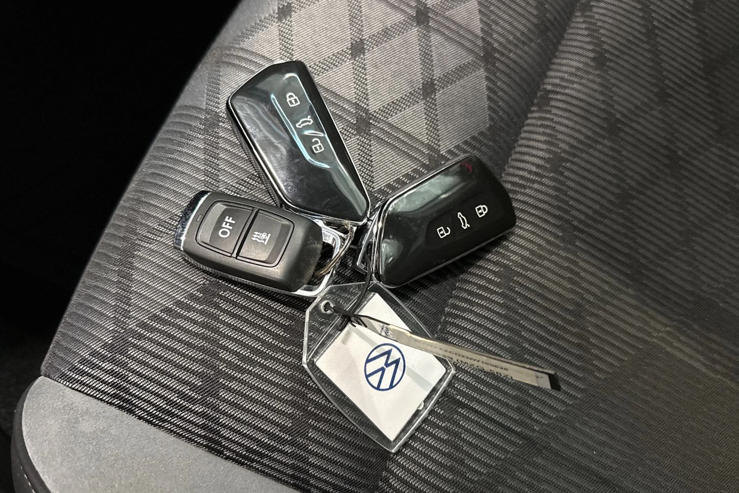 valkoinen Volkswagen Golf 2022 kuva 27.