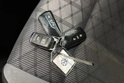 valkoinen Volkswagen Golf 2022 kuva 27.