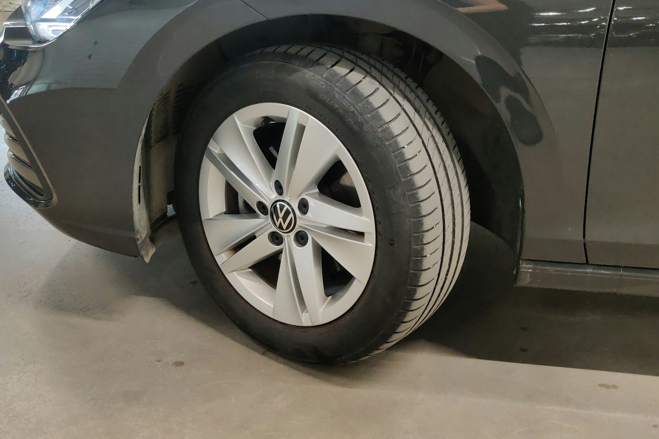 harmaa Volkswagen Golf 2022 kuva 13.