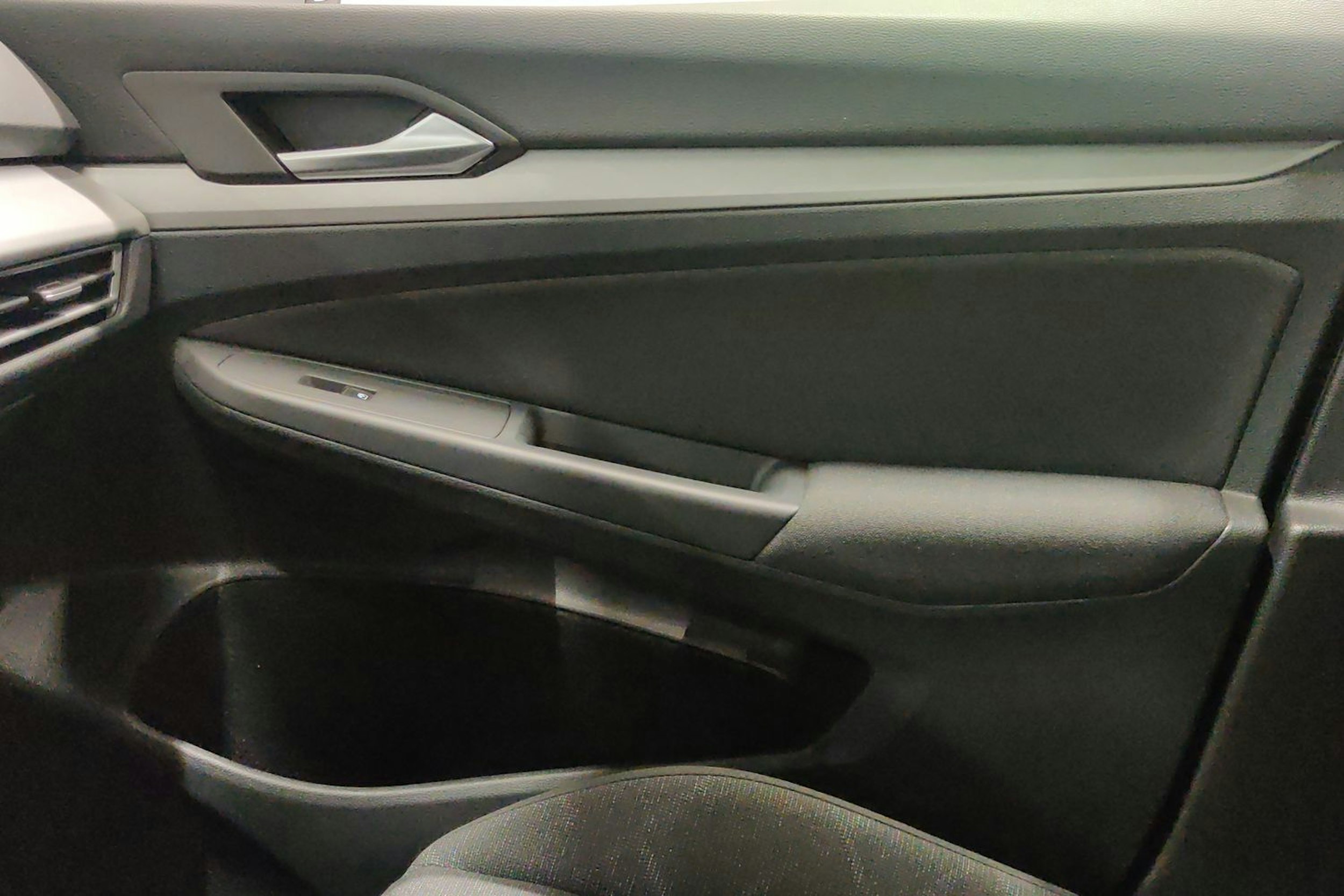harmaa Volkswagen Golf 2022 kuva 26.