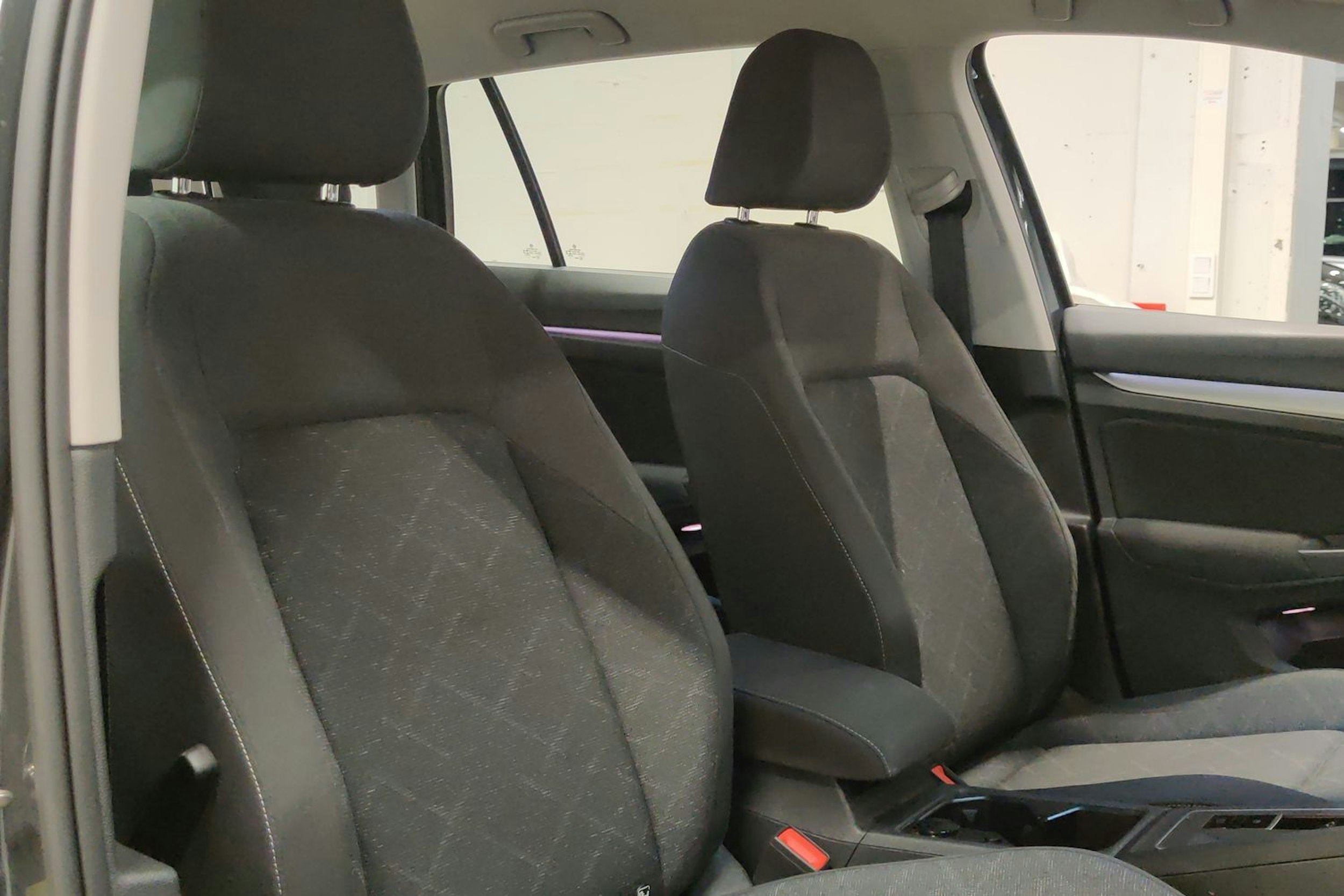 harmaa Volkswagen Golf 2022 kuva 28.