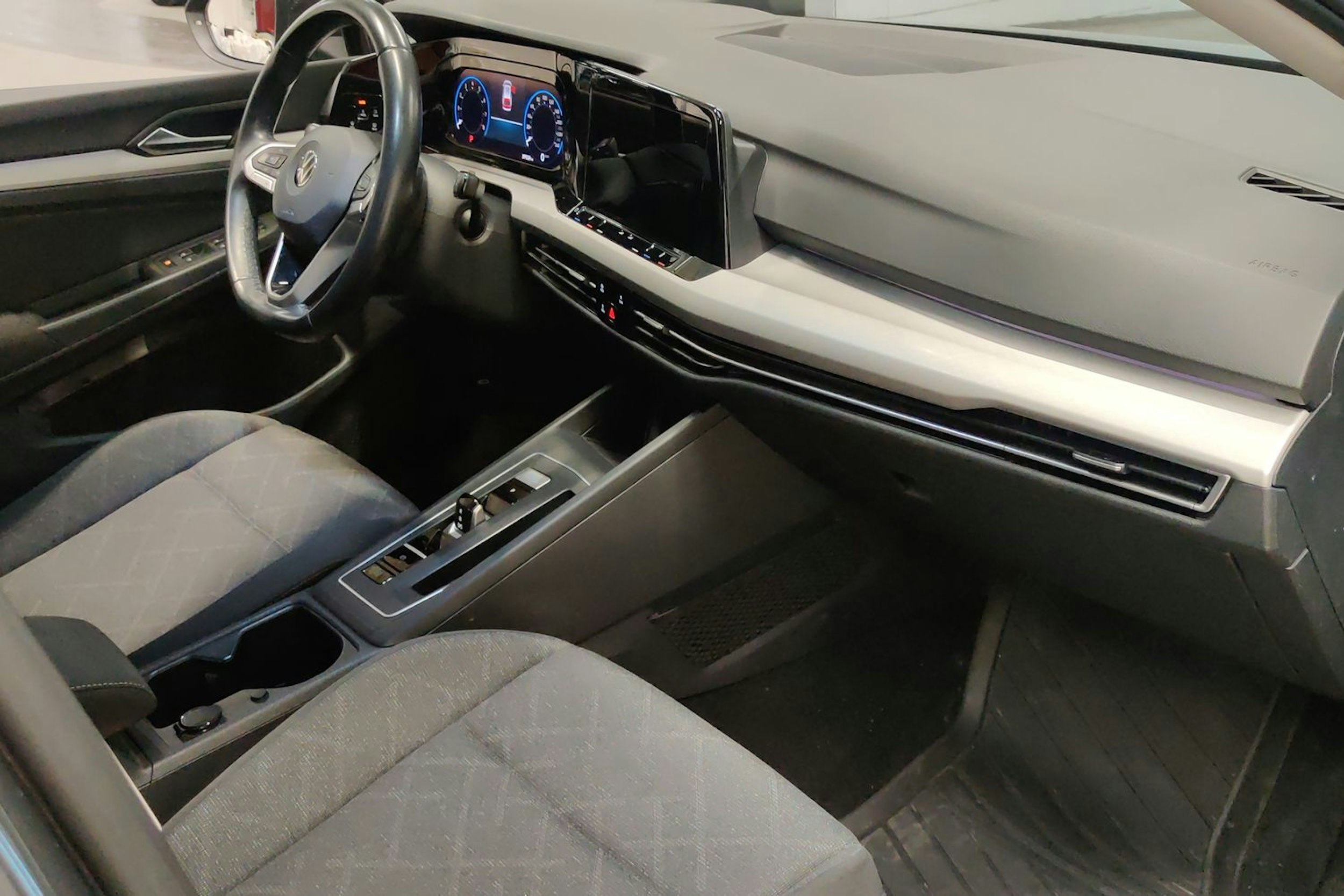 harmaa Volkswagen Golf 2022 kuva 29.