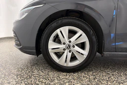 harmaa Volkswagen Golf 2022 kuva 10.
