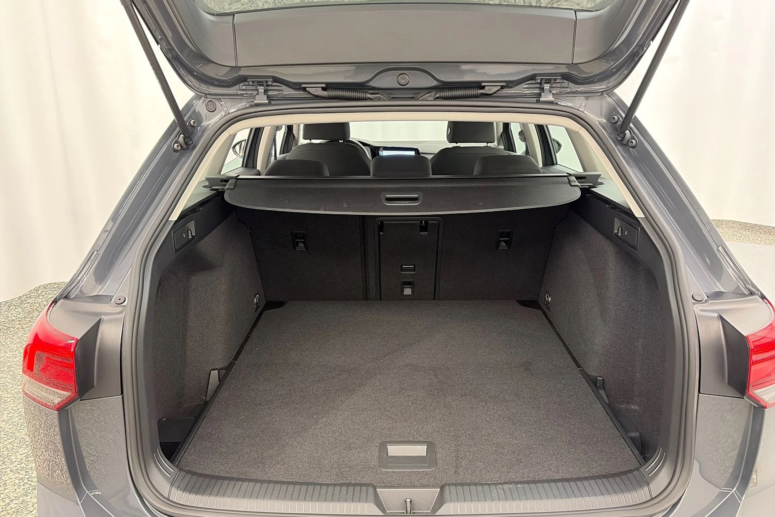 harmaa Volkswagen Golf 2022 kuva 12.
