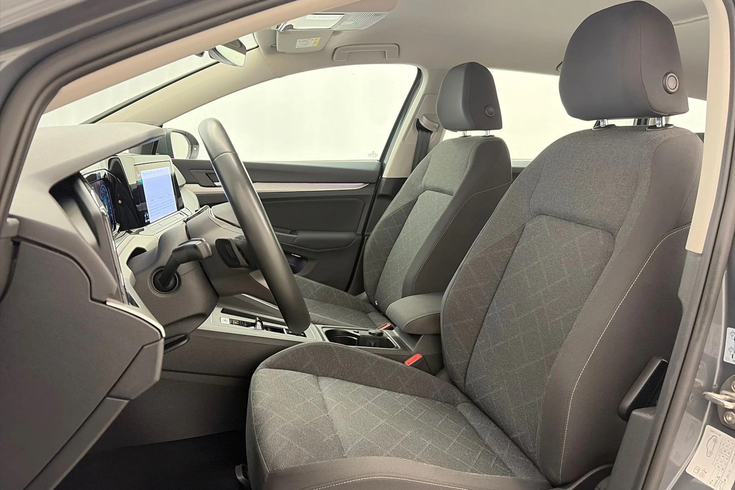 harmaa Volkswagen Golf 2022 kuva 13.