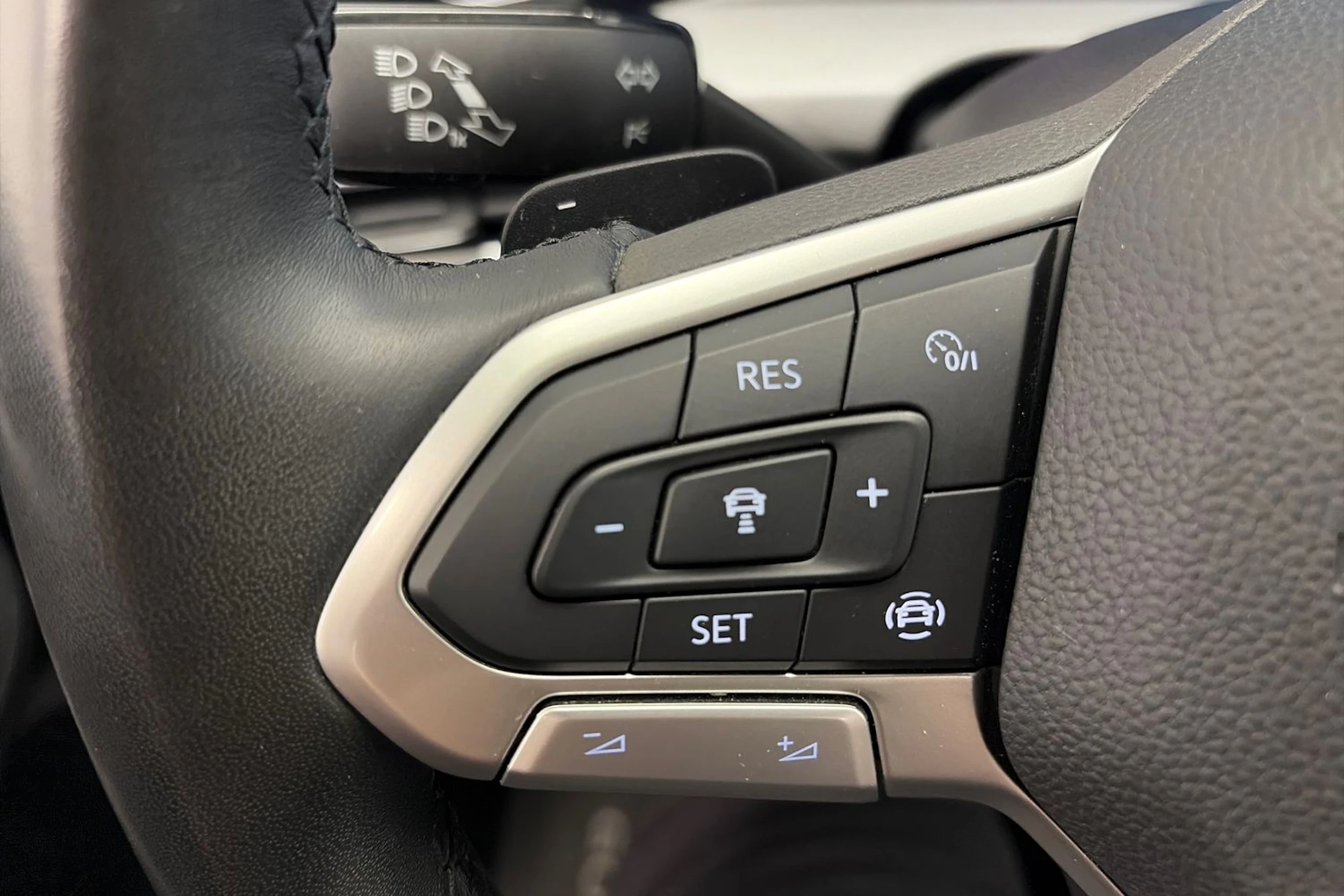 harmaa Volkswagen Golf 2022 kuva 15.