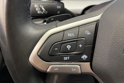 harmaa Volkswagen Golf 2022 kuva 15.