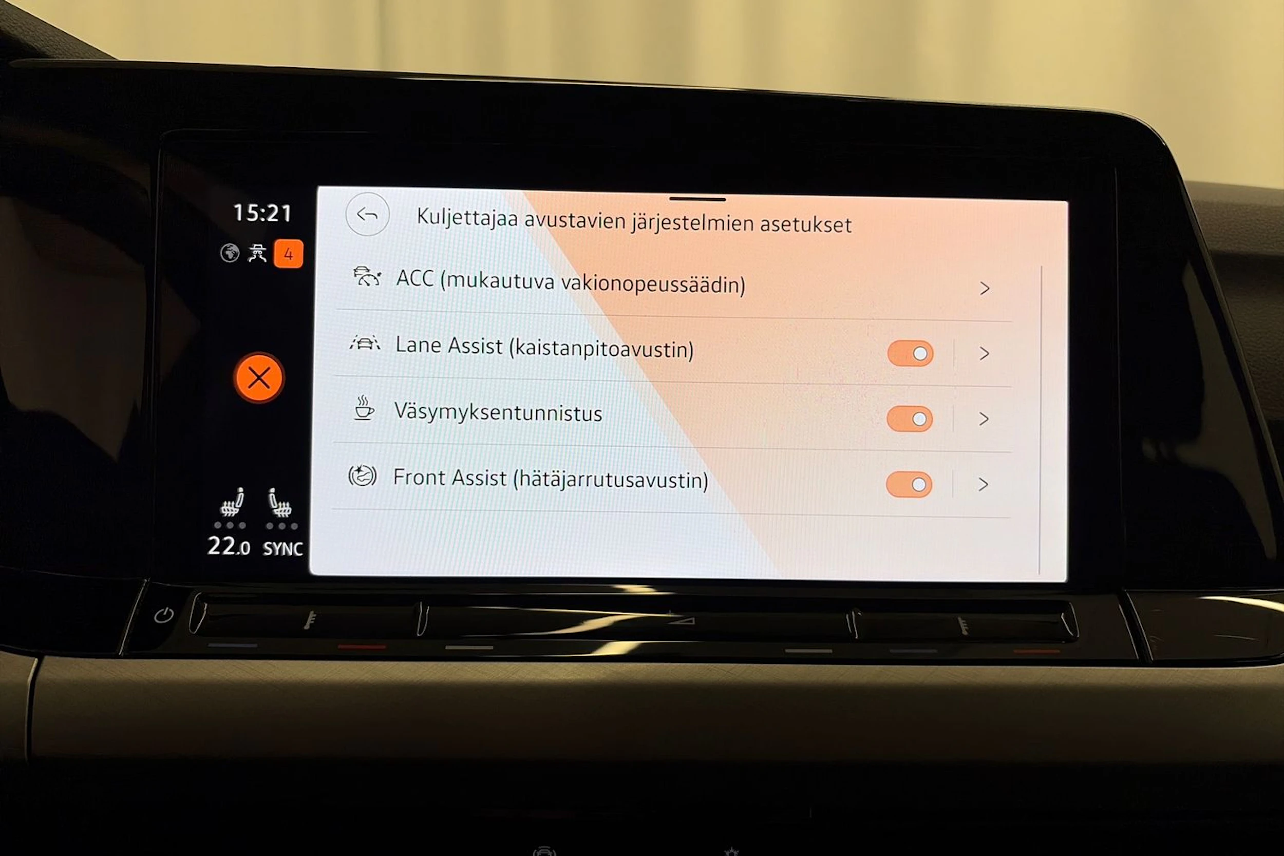 harmaa Volkswagen Golf 2022 kuva 19.