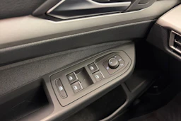harmaa Volkswagen Golf 2022 kuva 24.