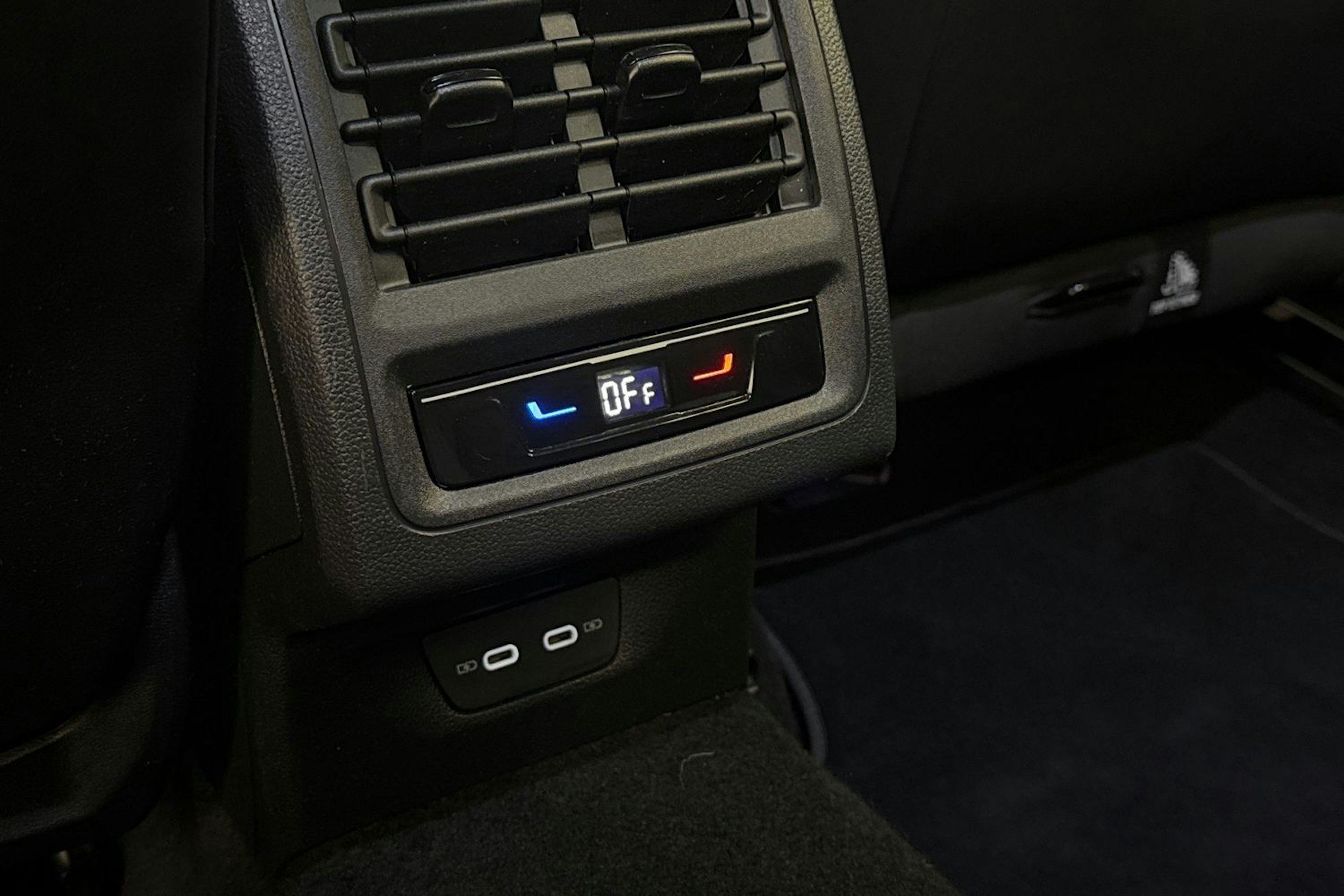 Musta Volkswagen GOLF 2022 kuva 11.