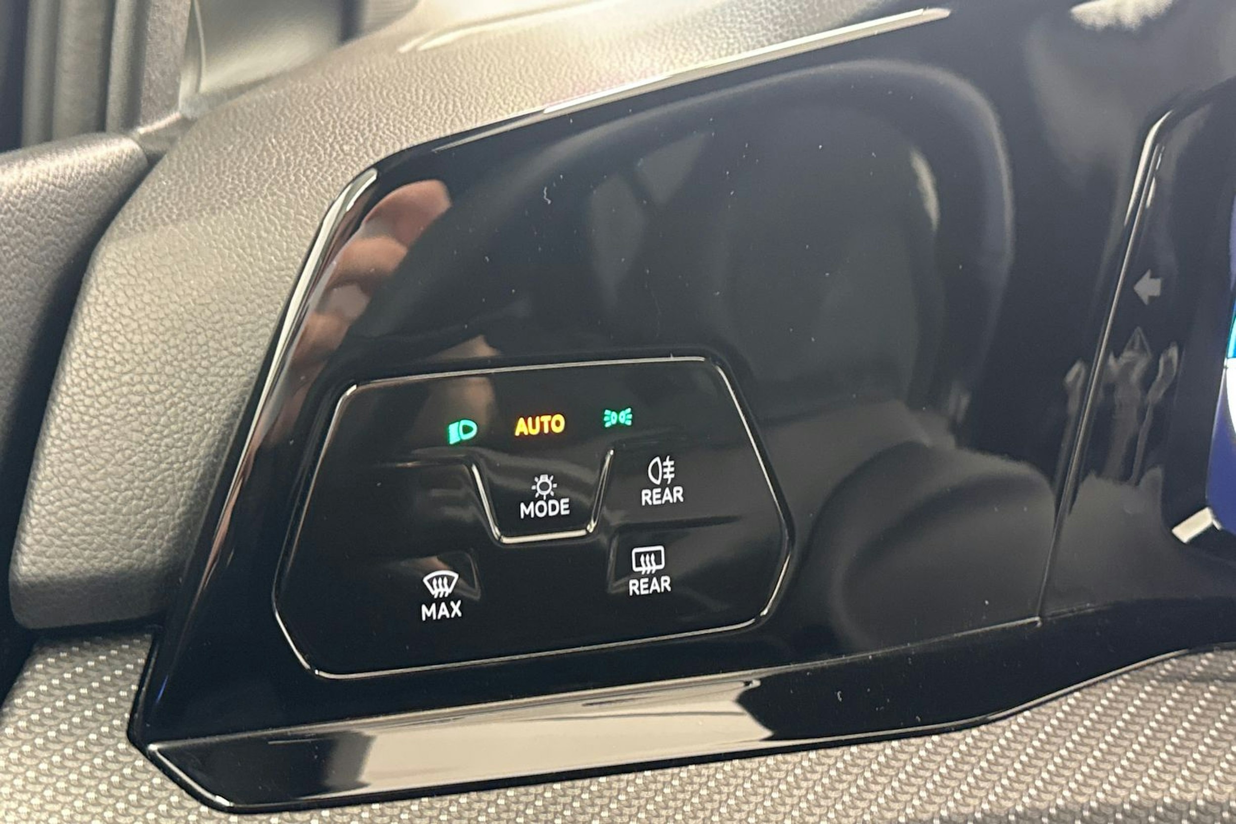 Musta Volkswagen GOLF 2022 kuva 13.