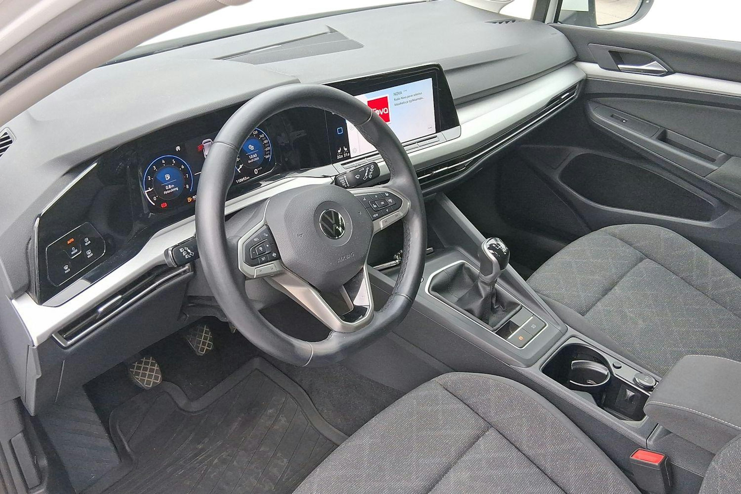 valkoinen Volkswagen Golf 2022 kuva 7.
