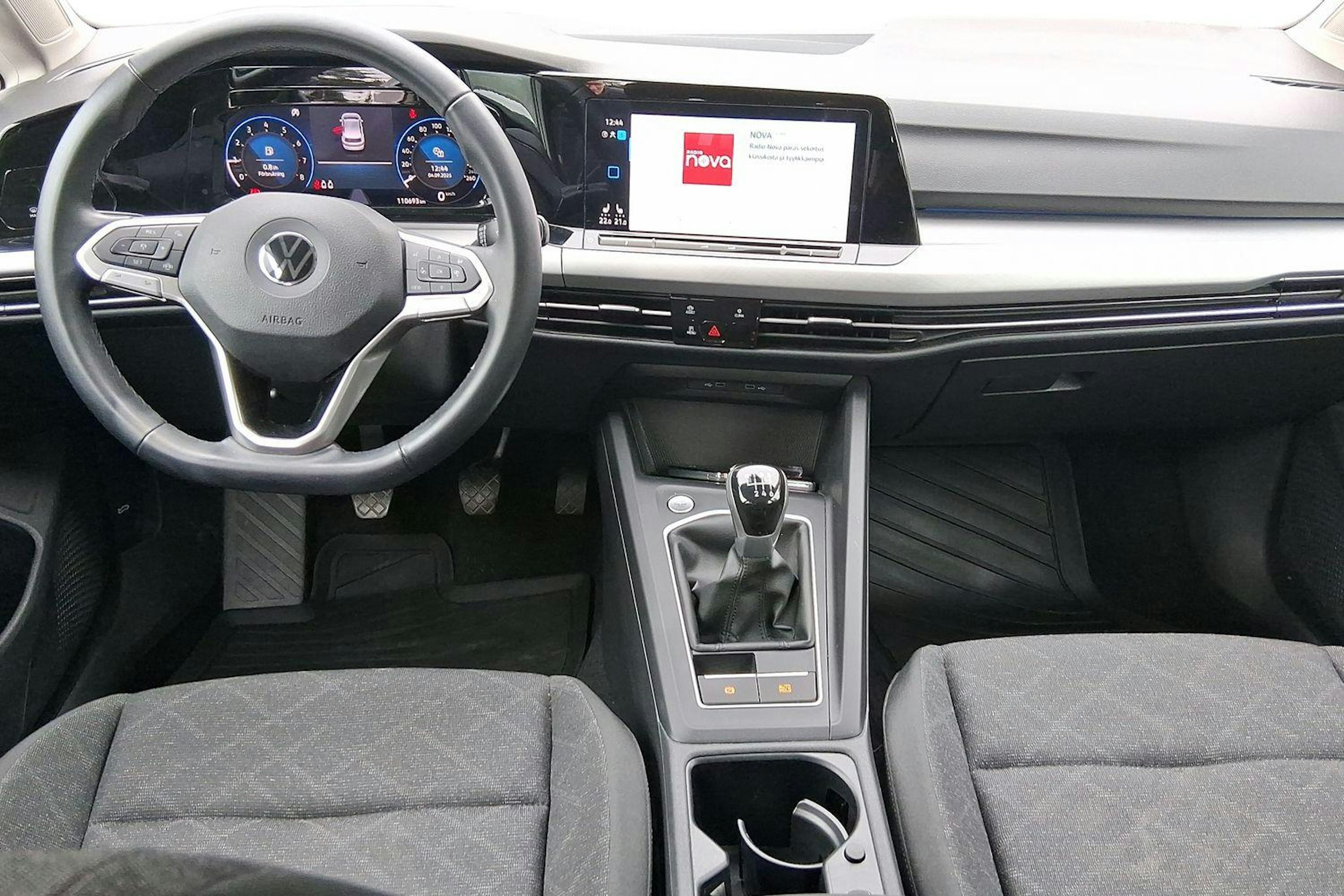 valkoinen Volkswagen Golf 2022 kuva 9.