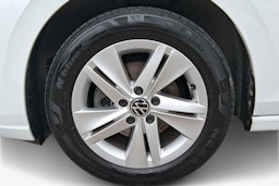 valkoinen Volkswagen Golf 2022 kuva 11.
