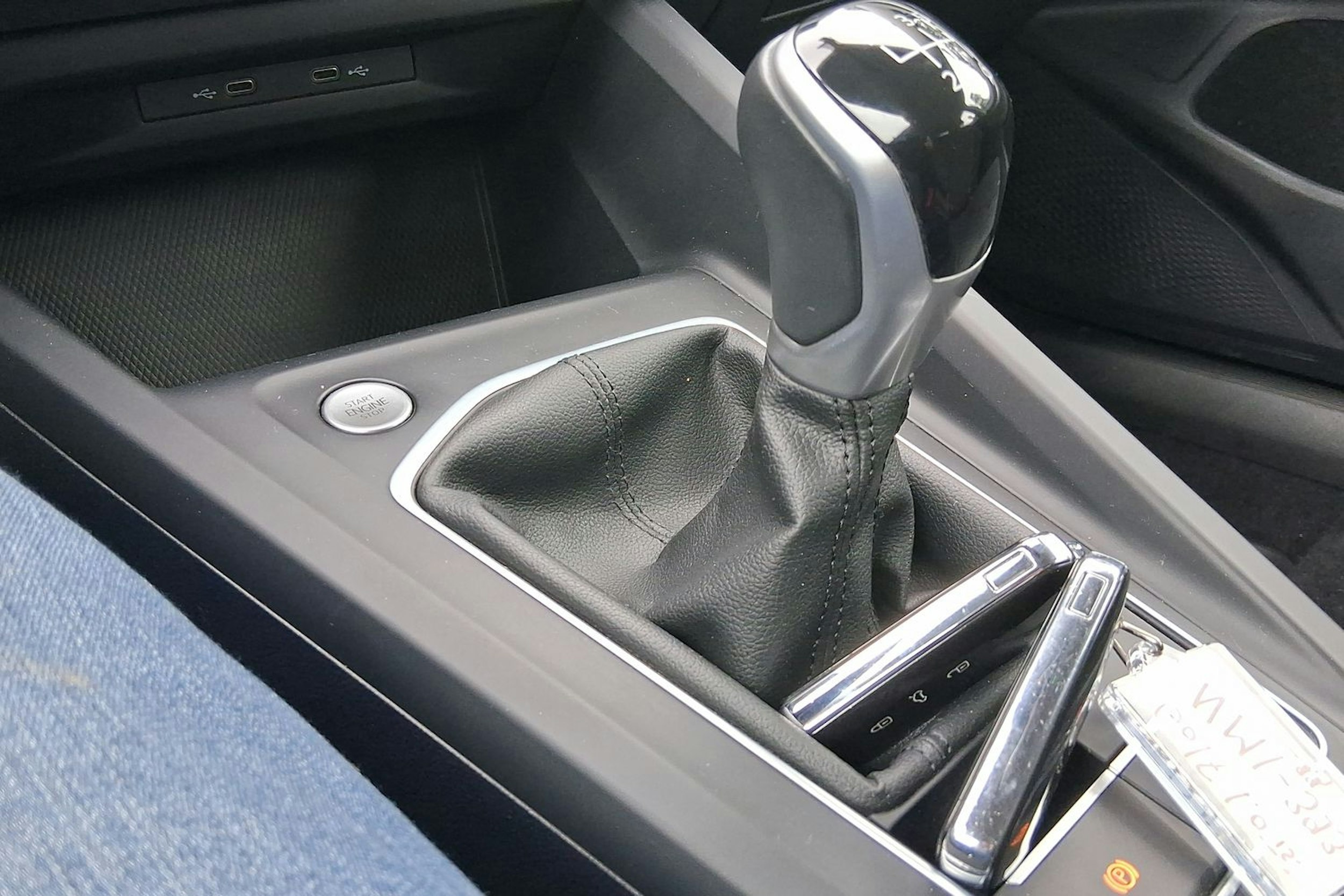 valkoinen Volkswagen Golf 2022 kuva 16.