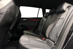 musta Volkswagen Golf 2022 kuva 8.