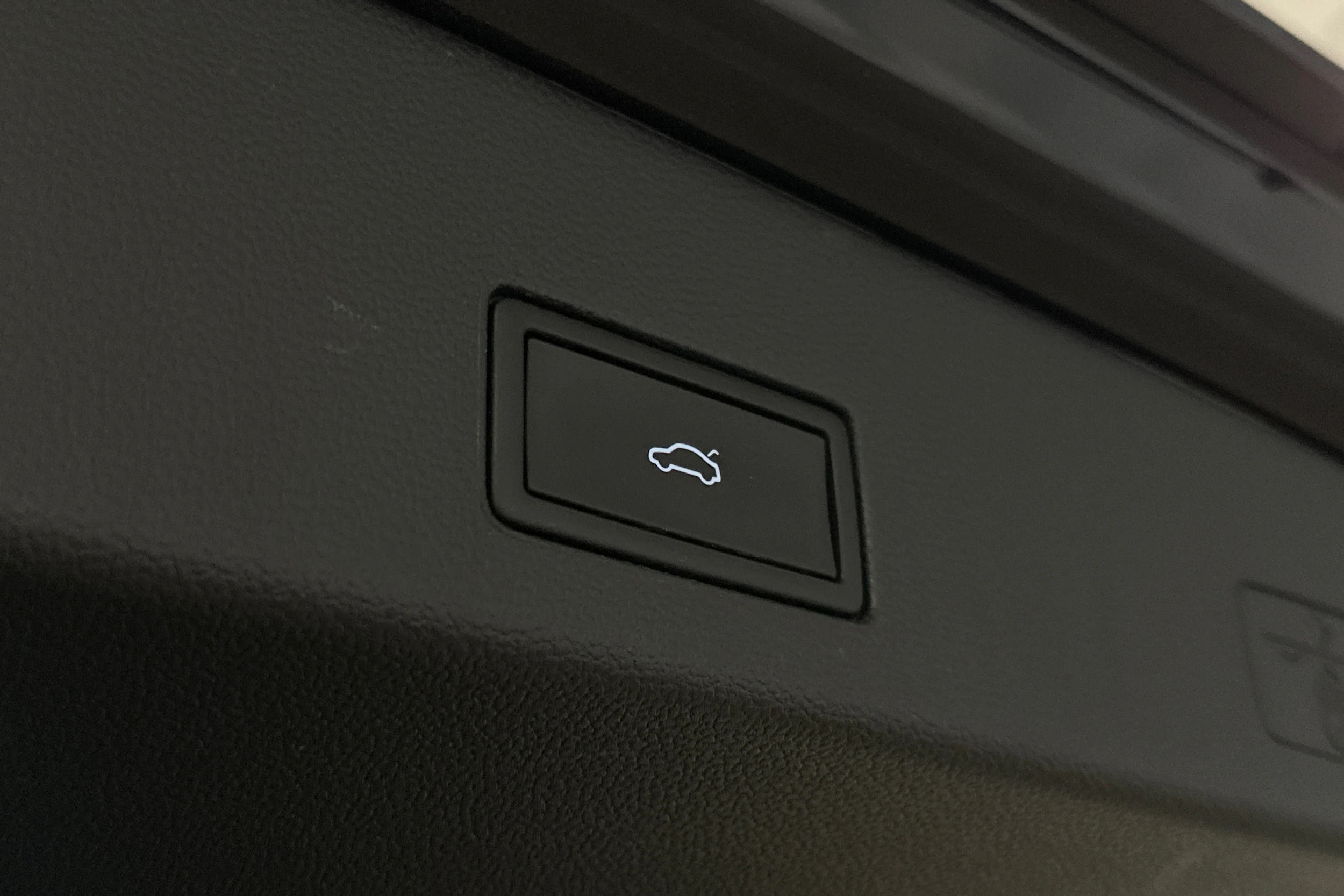 musta Volkswagen Golf 2022 kuva 12.