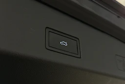 musta Volkswagen Golf 2022 kuva 12.