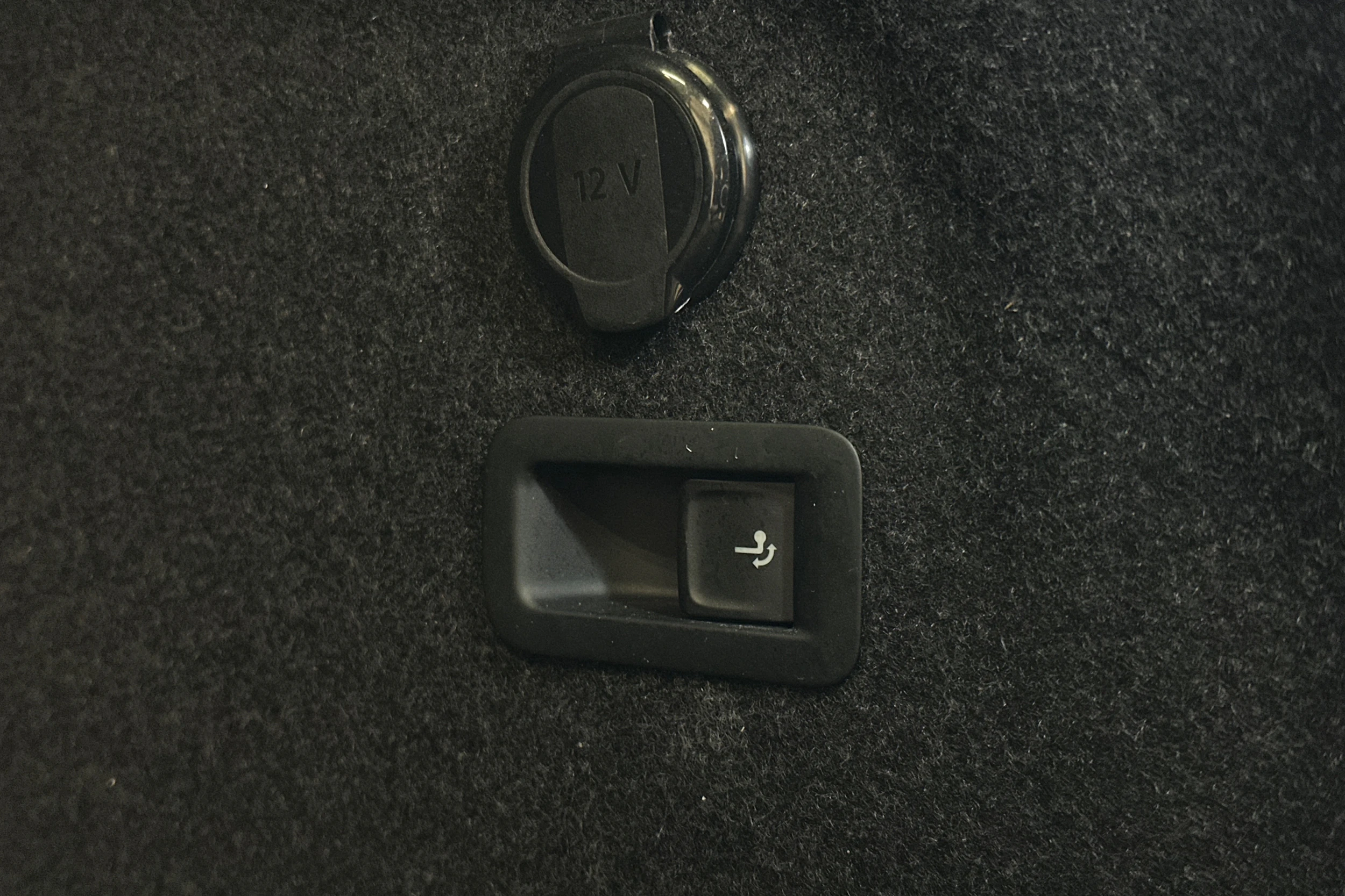 musta Volkswagen Golf 2022 kuva 13.