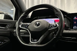 musta Volkswagen Golf 2022 kuva 16.