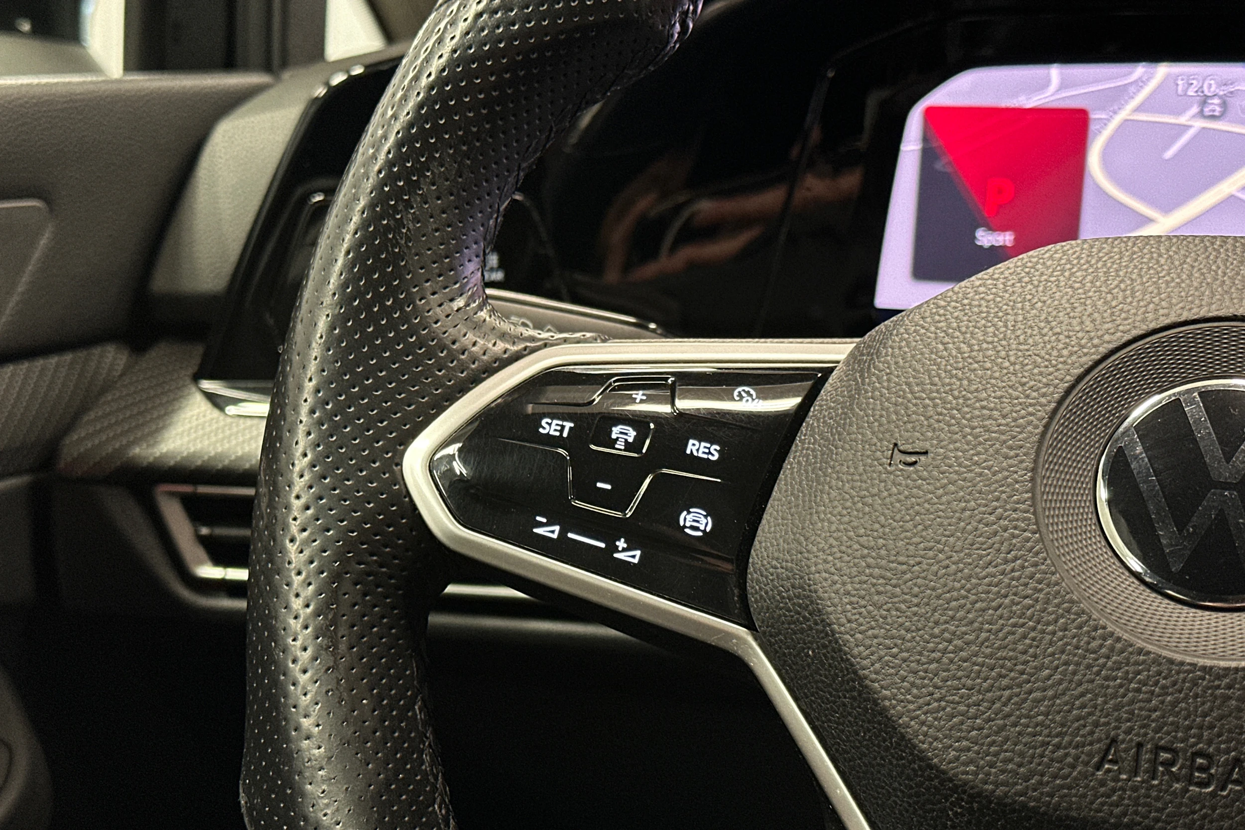 musta Volkswagen Golf 2022 kuva 17.