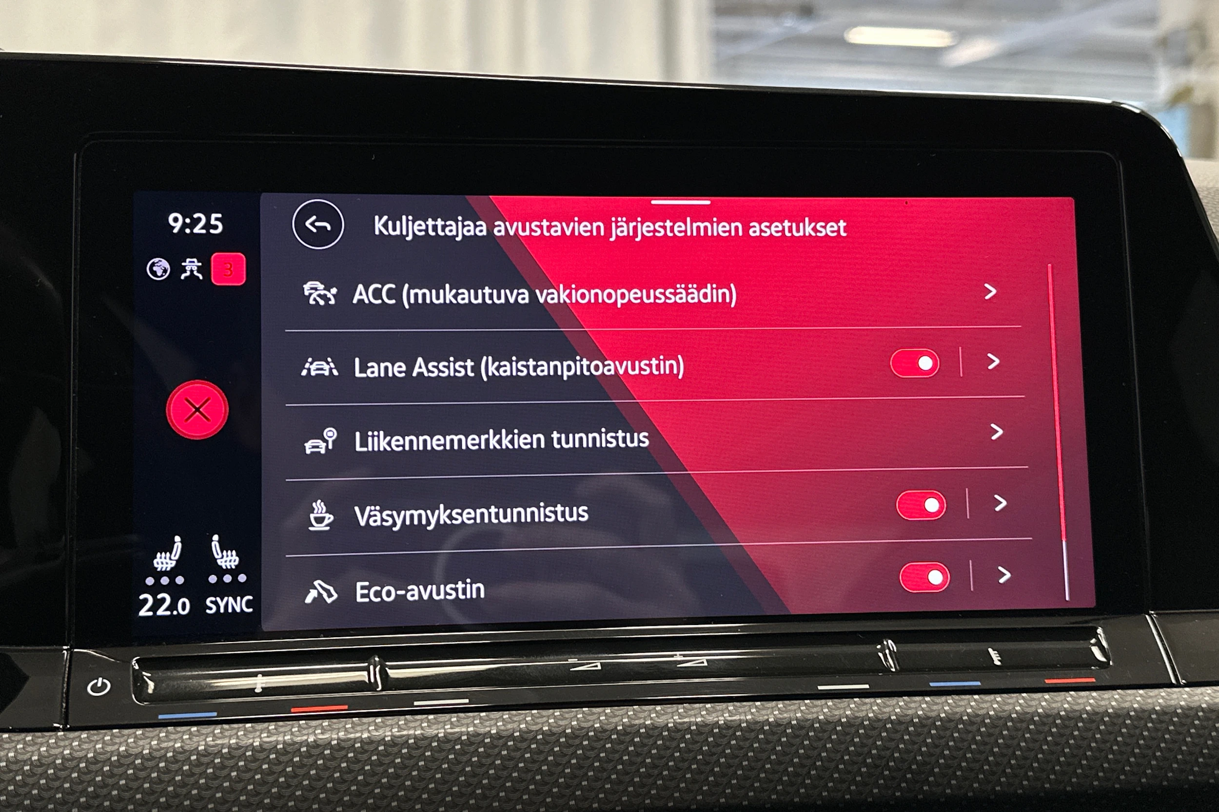 musta Volkswagen Golf 2022 kuva 23.