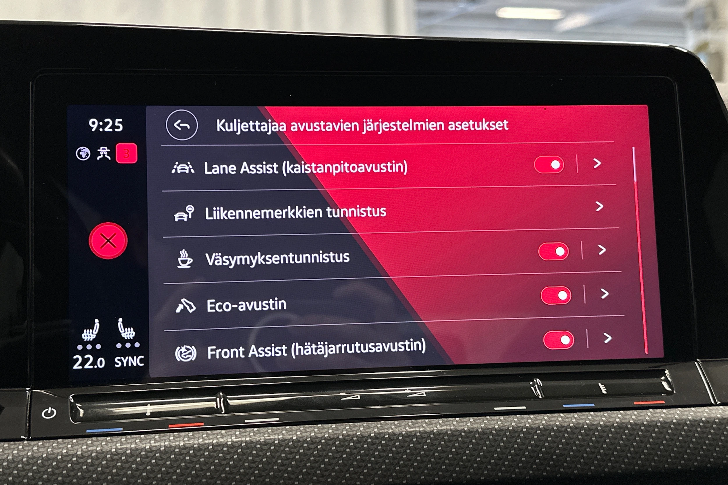 musta Volkswagen Golf 2022 kuva 24.