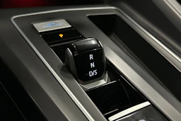 musta Volkswagen Golf 2022 kuva 28.